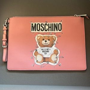 Pink Moschino clutch